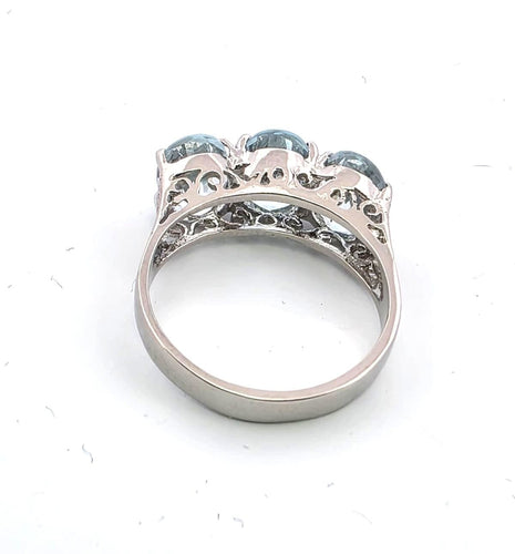 Bague 56 Bague en platine avec aigue-marine et diamants 58 Facettes