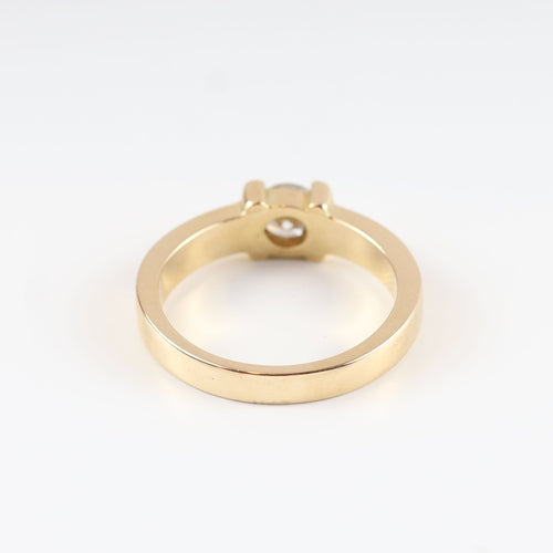 Bague 55 Bague solitaire en or jaune 18 carats avec diamant central et diamants latéraux 58 Facettes 131645