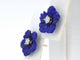 Boucles d'oreilles Boucles d'oreilles en or blanc ornées d'une fleur précieuse bleue et de gros diamants 58 Facettes 2264