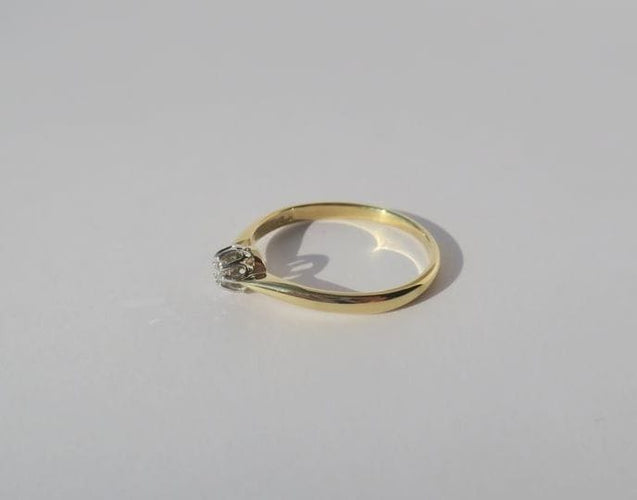 Bague 57 Bague solitaire deux ors, diamant taille brillant 58 Facettes