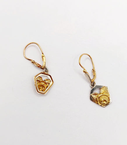 Boucles d'oreilles Dormeuses fleur finement ciselée en or 18k Art déco 58 Facettes A06469