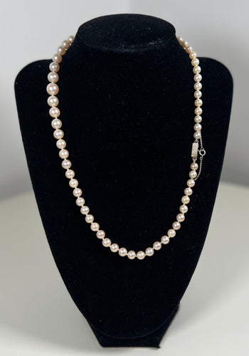 Collier 65 perles de culture Akoya fermoir or 46 CM