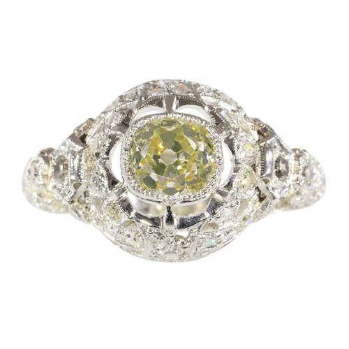 Bague 53 Bague édouardienne en platine avec diamant jaune fantaisie – Un écho dentelé à l'élégance des années 1920 58 Facettes 25115-0280