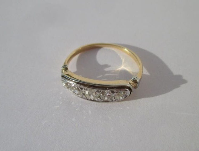 Bague 51 Bague jarretière Art nouveau en or jaune et or blanc 18 carats et diamants 58 Facettes