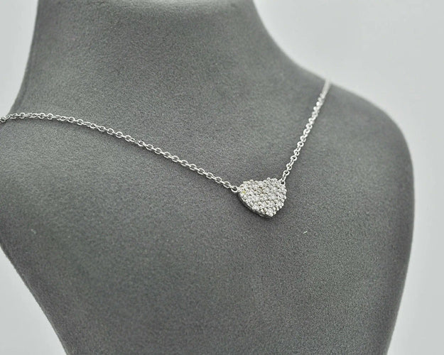 Collier Collier en or blanc 18 carats avec pendentif en forme de cœur et diamants naturels de 0,21 carat. 58 Facettes 10622