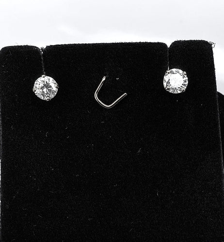 Boucles d’oreilles puces or jaune, diamants