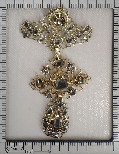 Baroque Brilliance: À la Jeannette Diamond Heart Cross Pendant