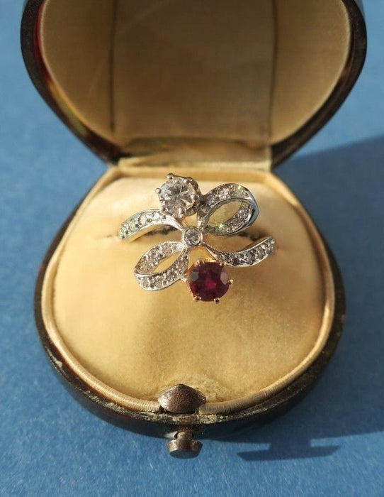 Bague Bague nœud Belle Epoque rubis diamants or rose platine 58 Facettes