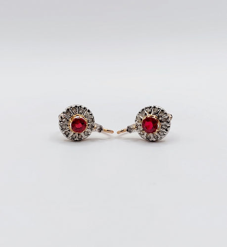 Boucles d'oreilles Dormeuses marguerite antique or rose pierre rouge et diamants 58 Facettes A00730