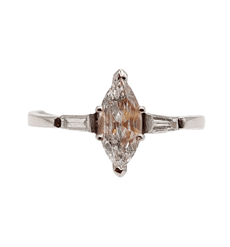 Bague 55 Bague solitaire diamant taille navette et baguettes en or blanc 18k 58 Facettes A06479