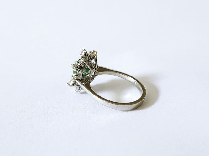 Bague pompadour or blanc, émeraude et diamants