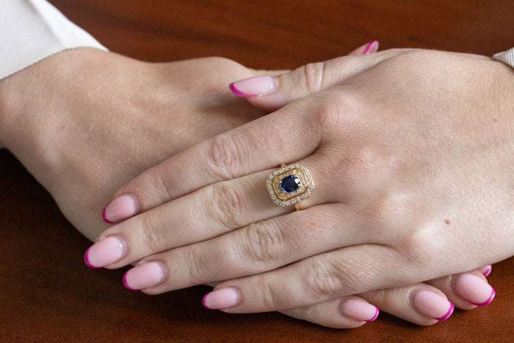 Unique yellow gold ring with an oval sapphire and diamonds 58 Facettes 11262