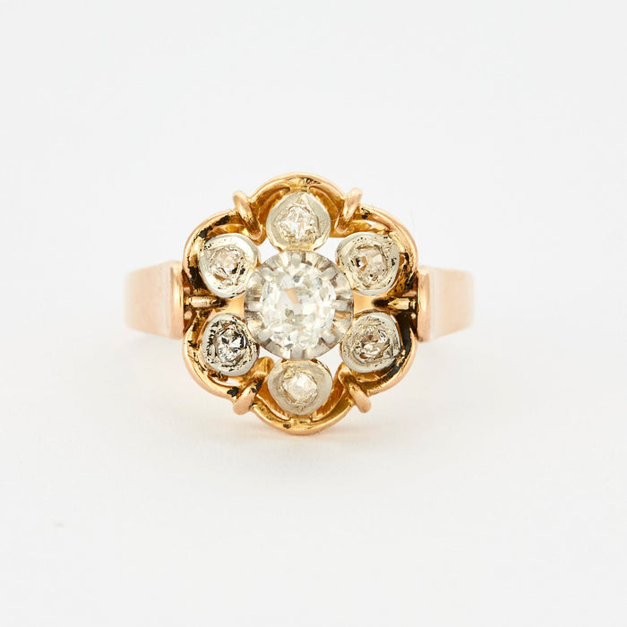 Bague motif floral sertie de diamants