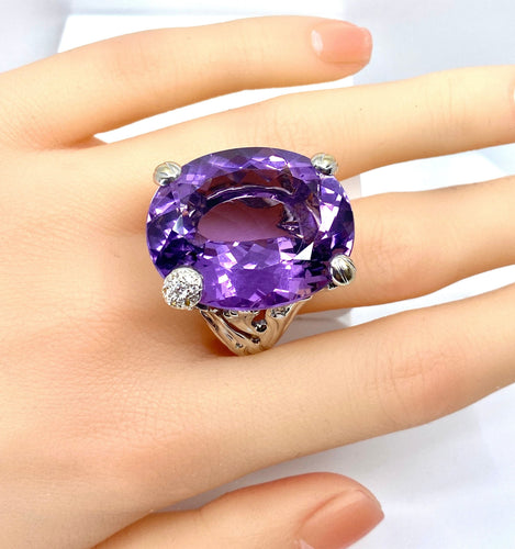 Bague 60 DIOR - Bague or blanc, grand modèle MISS DIOR, améthyste et diamants 58 Facettes AB638