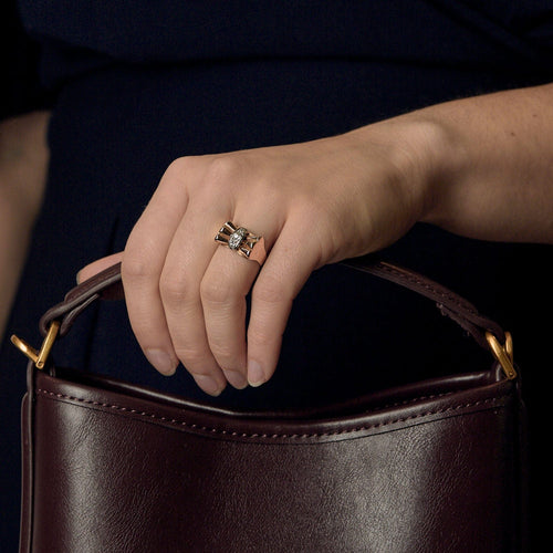 Bague 52 Bague moderniste en or jaune et platine, diamants 58 Facettes CAL2654