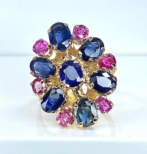 54 Importante bague or jaune, 7 saphirs et 6 rubis 58 Facettes AB454