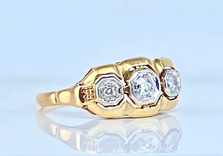 Bague 51 Bague en or jaune 18 carats ornée de 3 diamants 58 Facettes AB545