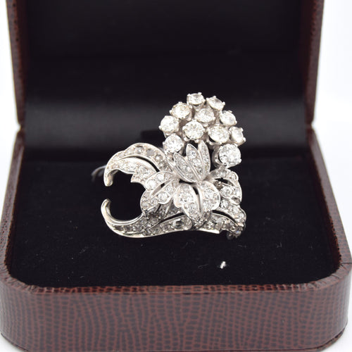 Broche BROCHE ANTIQUE en OR blanc 18 KT 58 Facettes