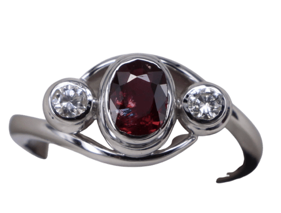 Bague 55 Bague ovale en or blanc rubis et diamants 58 Facettes BA-58