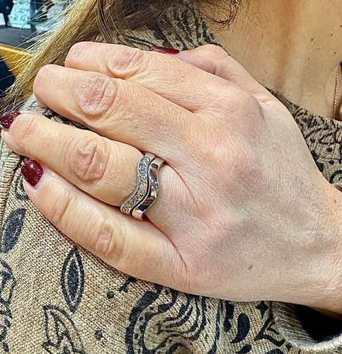 Bague 48 Duo d’alliances Cartier vintage or blanc et diamants 58 Facettes