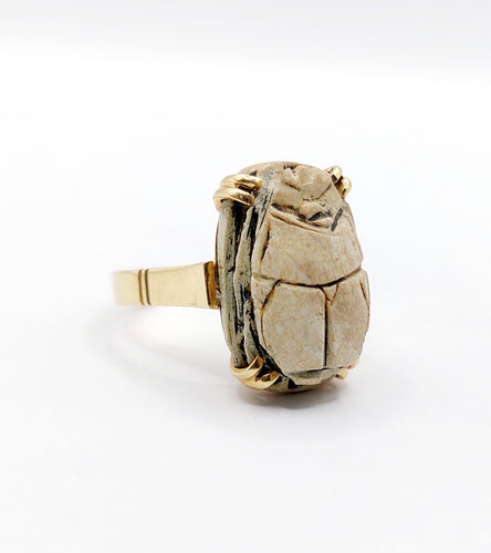 Bague 53.5 Bague cocktail vintage or jaune et scarabée égyptien en pierre dure 58 Facettes A05339