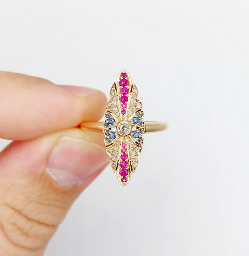 Bague 56 Bague marquise art deco or rose 18k diamant taille ancienne, diamants tailles roses, rubis et saphirs (circa 1920) 58 Facettes A05470