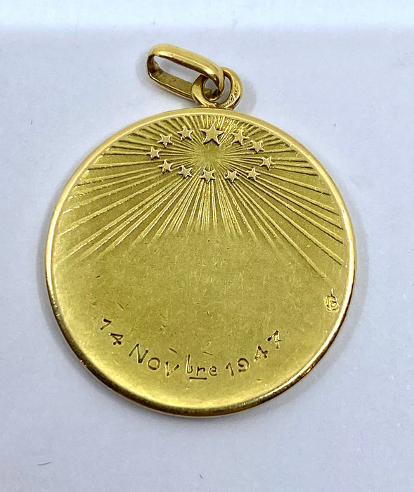 Médaille en or jaune représentant la Vierge Marie, signée G. Rabier