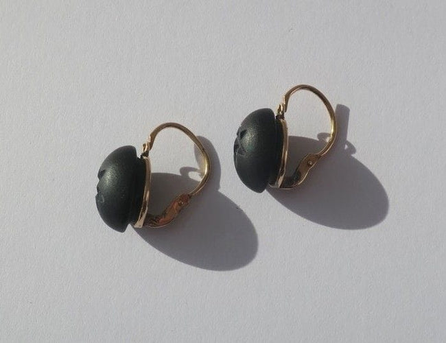 Boucles d’oreilles dormeuses anciennes en or rose 18 carats et jais noir