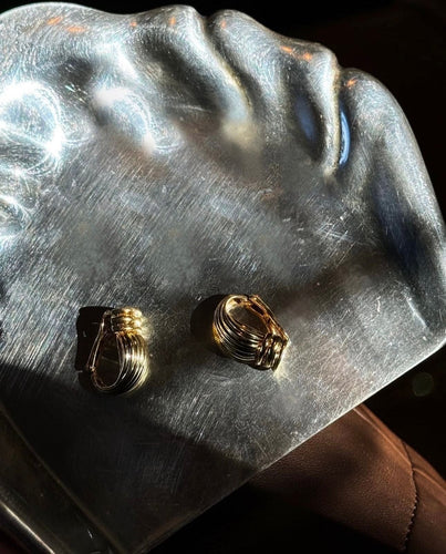 Boucles d'oreilles O.J. Perrin - Paire de boucles d’oreilles clips godronnées 58 Facettes