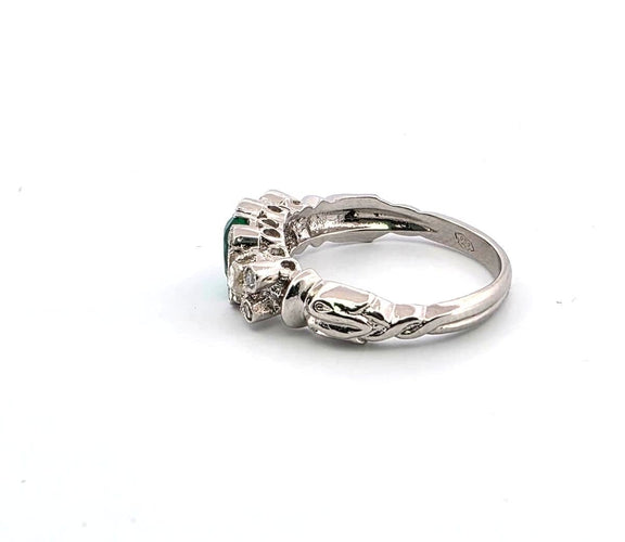 Bague Bague en platine avec émeraude centrale et diamants latéraux 58 Facettes