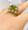 Bague 52 Bague coktail en or jaune 18 carats, péridot 3,98 ct et 9 perles 58 Facettes AB571