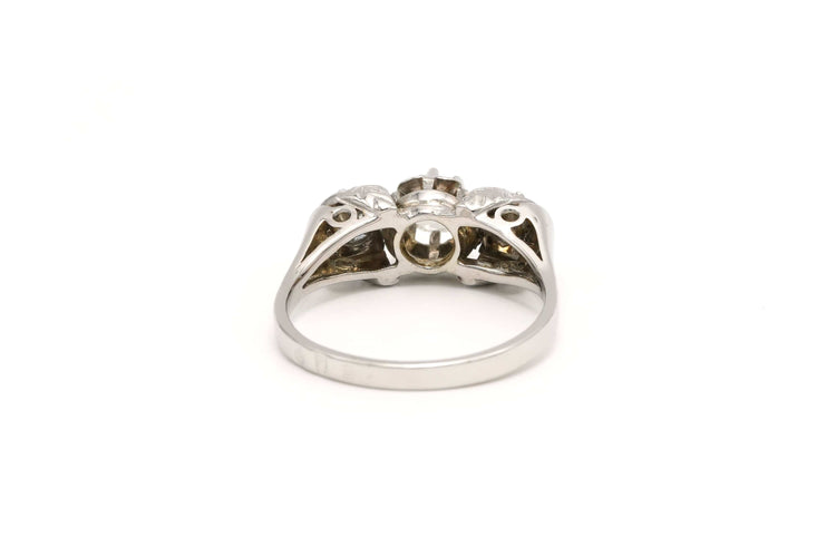 Bague Contemporaine en or blanc sertie de diamants