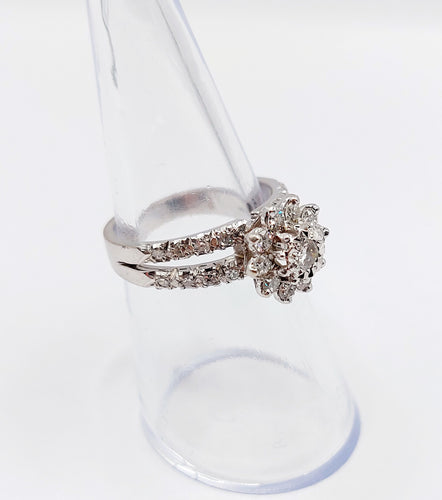 Bague marguerite vintage or blanc, 0,60 carat diamants serti illusion 58 Facettes A06236