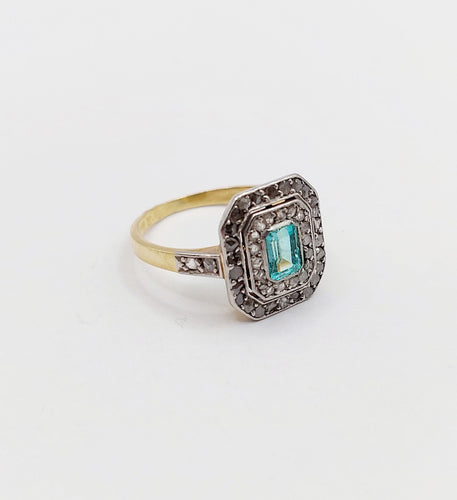 Bague 50 Bague art déco en or 18k et platine, émeraude et diamants taille roses 58 Facettes A03121