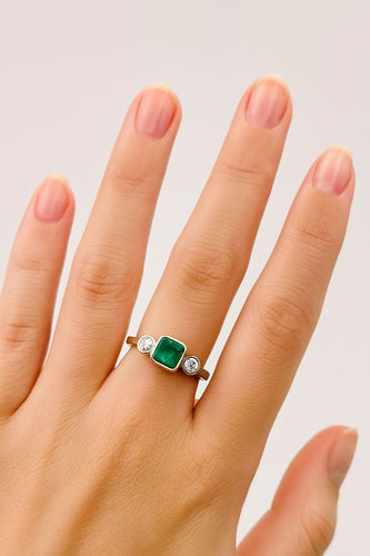 Bague 54 Bague en or avec une émeraude et des diamants 58 Facettes 50283