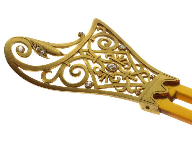 Montre L'attrait artistique de l'Art nouveau : un peigne à cheveux en corne et diamant 58 Facettes 18017-0151