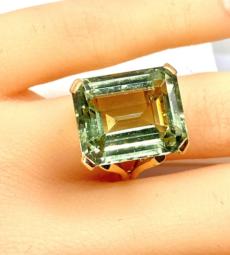 Bague en or jaune et béryl vert 20 carats