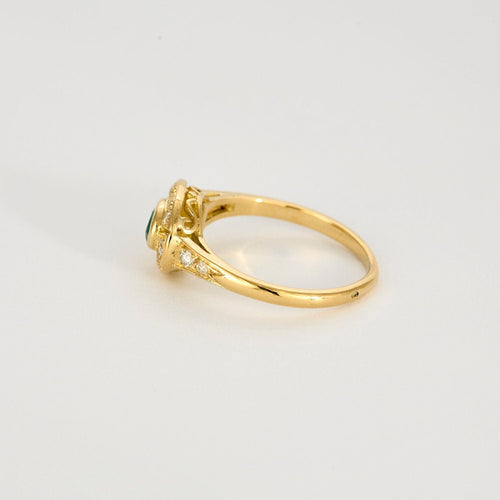 56.5 Bague vintage or jaune diamants émeraude. 58 Facettes