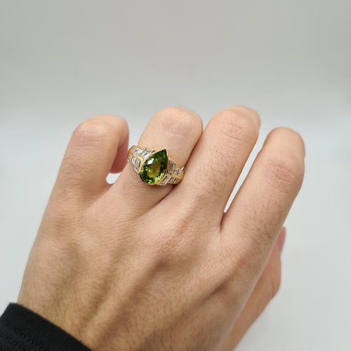Bague or jaune 18 carats sertie d’un péridot et diamants naturels
