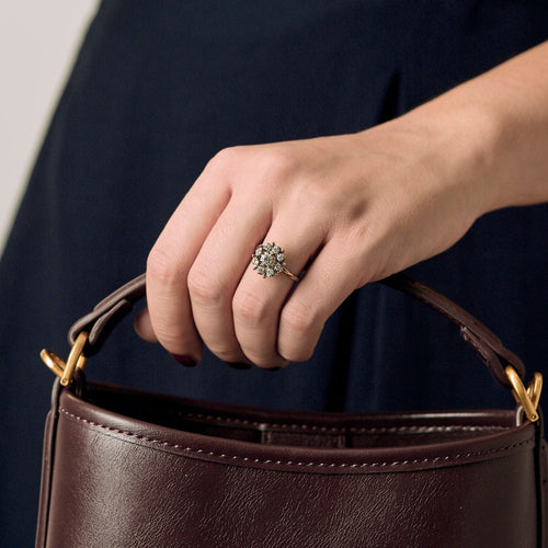 Bague Marguerite en or gris et diamants