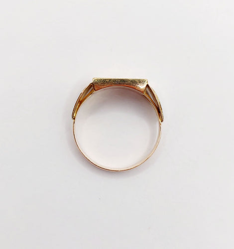 Bague 55.5 Bague chevalière antique fleurs finement ciselées en trois ors 18k 58 Facettes A06432