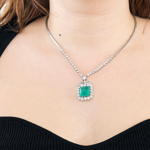 Collier Collier or gris, émeraude Colombienne et diamants 58 Facettes LJ15