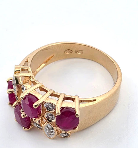 Bague vintage en or jaune 18 carats avec rubis et diamants