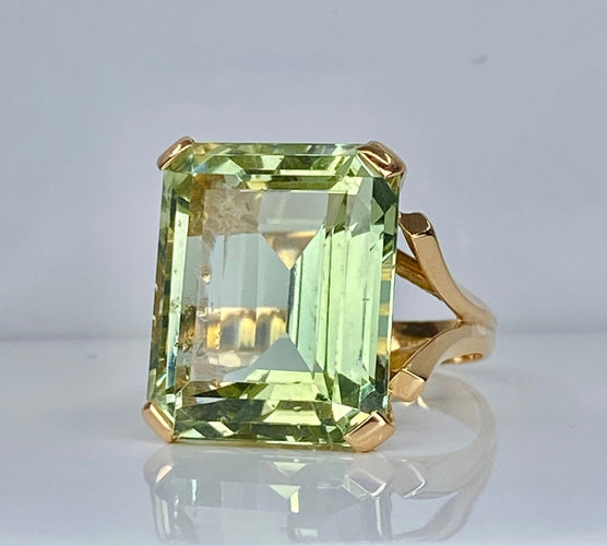 Bague en or jaune et béryl vert 20 carats