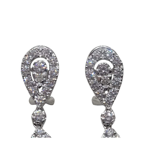 Boucles d'oreilles Boucles d'oreilles longues en or blanc et diamants 58 Facettes P199