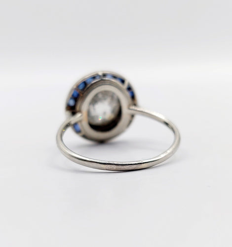 Bague 57.5 Bague cible art deco or blanc 18k diamant taille ancienne 2,40 carat et saphirs calibrés (circa 1920) 58 Facettes A06140