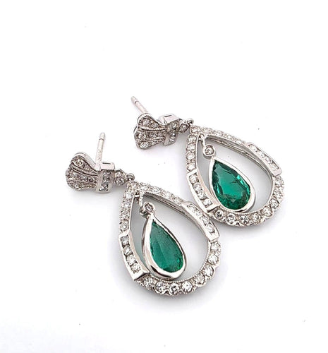 Boucles d'oreilles Boucles d’oreilles en platine avec émeraudes goutte et diamants 58 Facettes