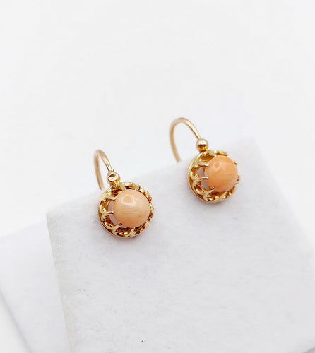 Boucles d'oreilles Dormeuses antique or rose 18k cabochon de corail (circa 1900) 58 Facettes A06119