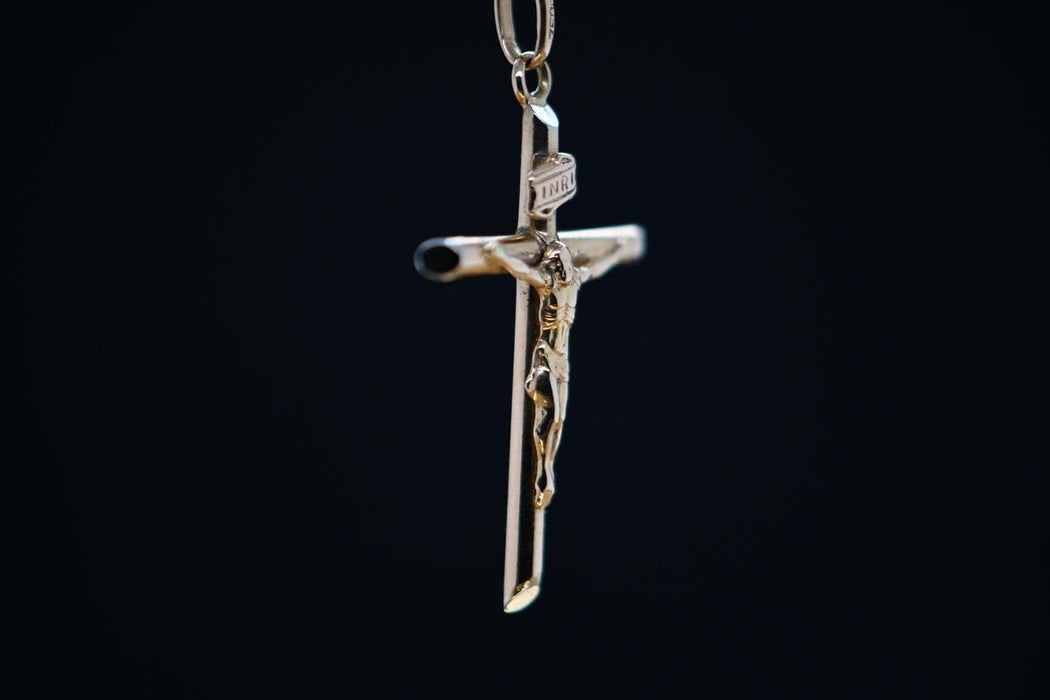 Pendentif Pendentif Christ en Croix en or 18 carats 58 Facettes