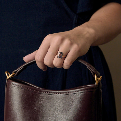 Bague 49 Bague ancienne en or jaune et centre Améthyste. 58 Facettes